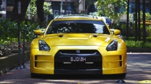   Nissan GT-R  